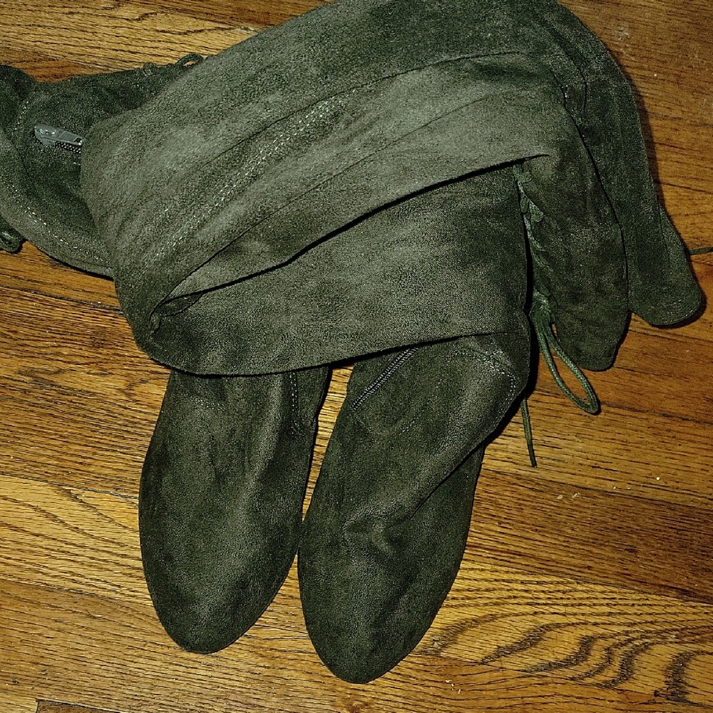 Womens Green Suede Boots.